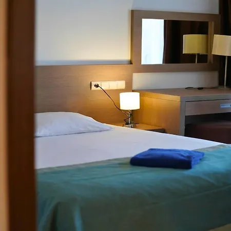 Baltic Plaza Medi فندق 4*